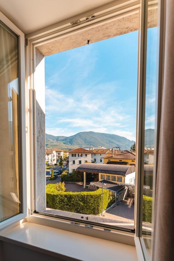 Albergo Caffe Centrale เมซโซโคโรนา ภายนอก รูปภาพ