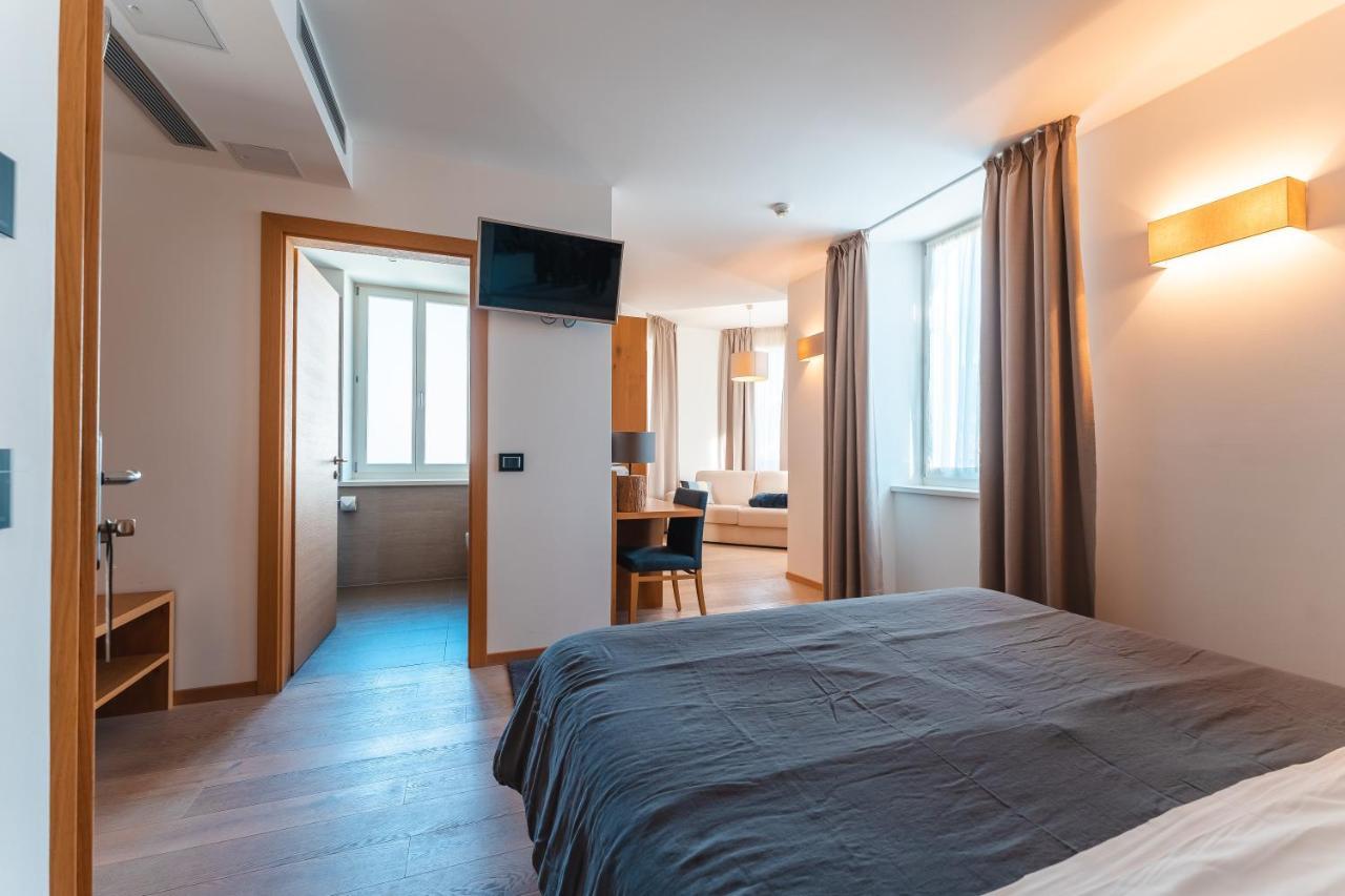 Albergo Caffe Centrale เมซโซโคโรนา ภายนอก รูปภาพ