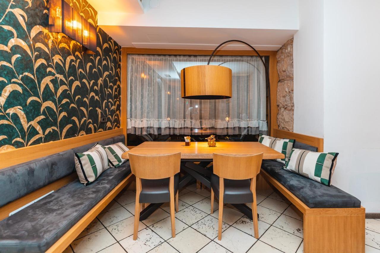 Albergo Caffe Centrale เมซโซโคโรนา ภายนอก รูปภาพ