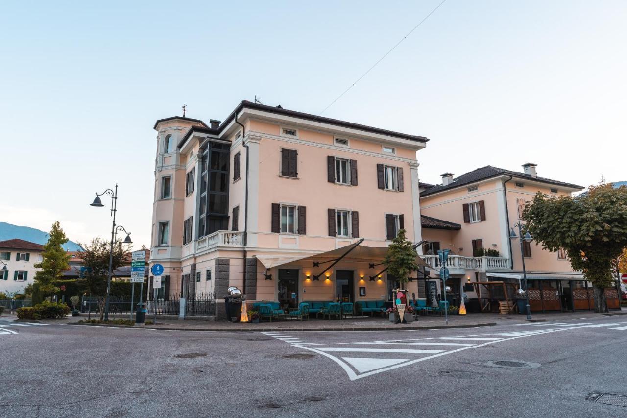Albergo Caffe Centrale เมซโซโคโรนา ภายนอก รูปภาพ