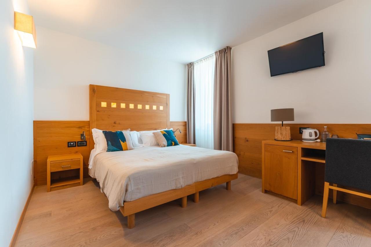 Albergo Caffe Centrale เมซโซโคโรนา ภายนอก รูปภาพ