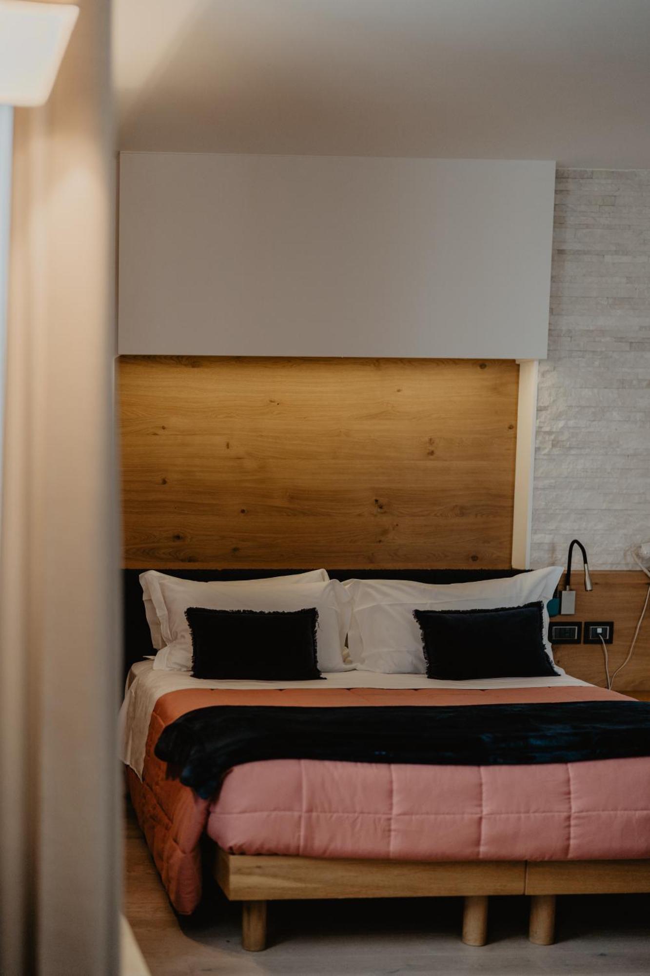 Albergo Caffe Centrale เมซโซโคโรนา ภายนอก รูปภาพ
